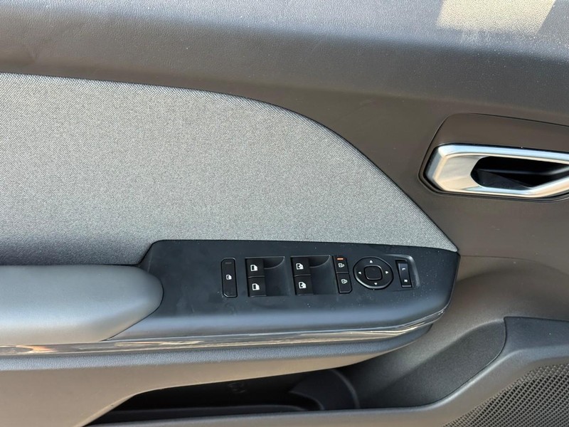 Kia K4 Vehicle Image 18
