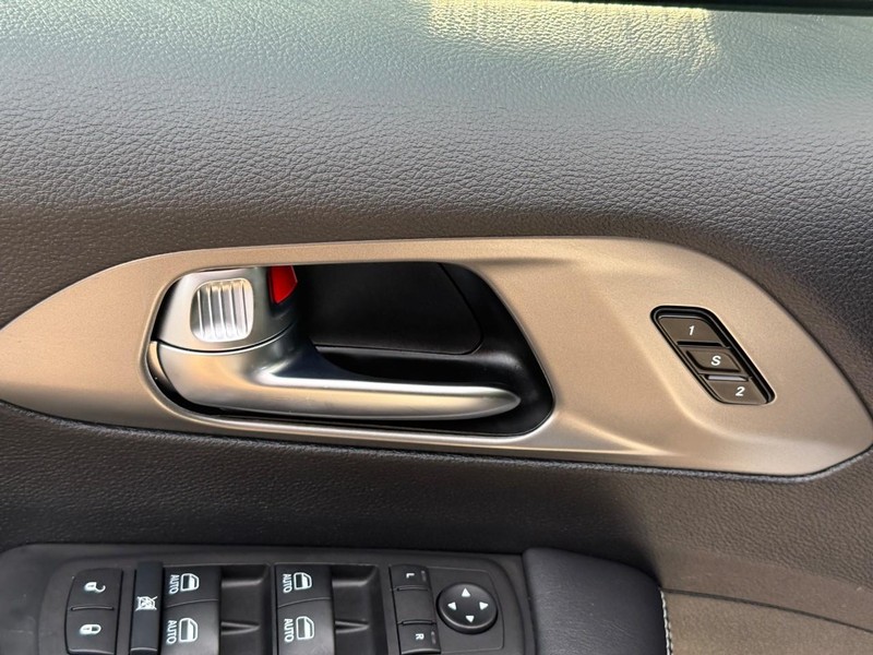 Chrysler Pacifica Vehicle Image 20