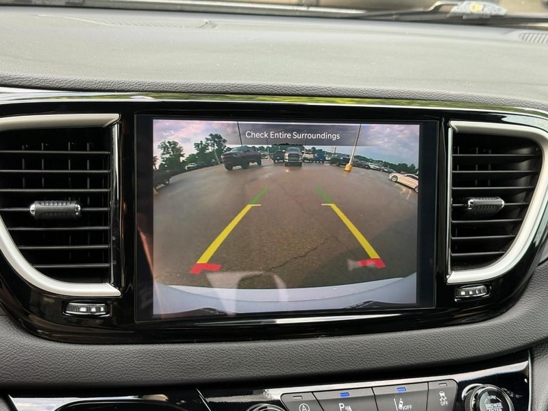 Chrysler Pacifica Vehicle Image 27