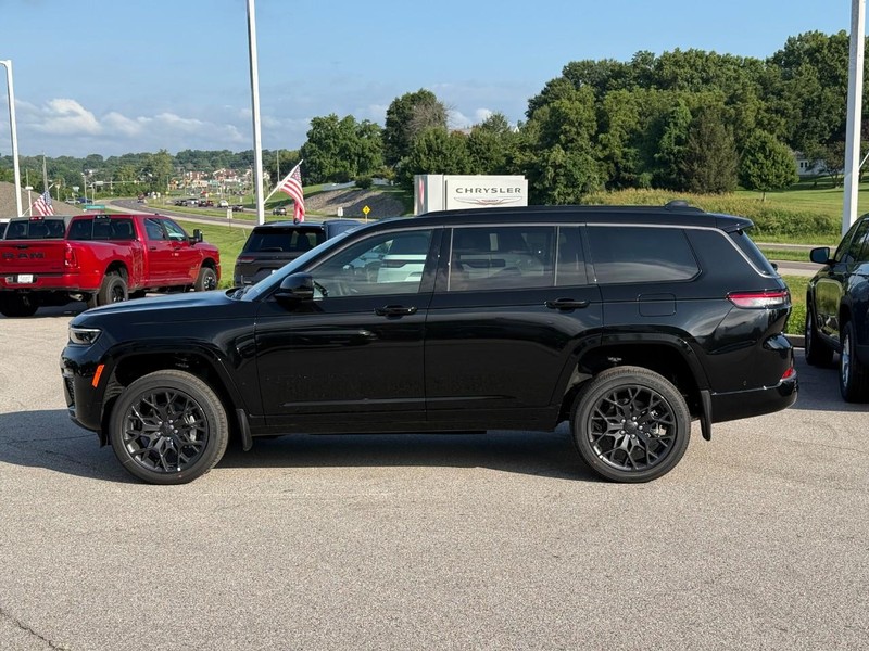 Jeep Grand Cherokee L Vehicle Full-screen Gallery Image 2