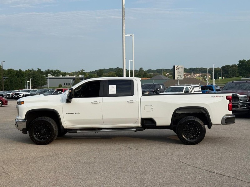 Chevrolet Silverado 2500HD Vehicle Full-screen Gallery Image 2