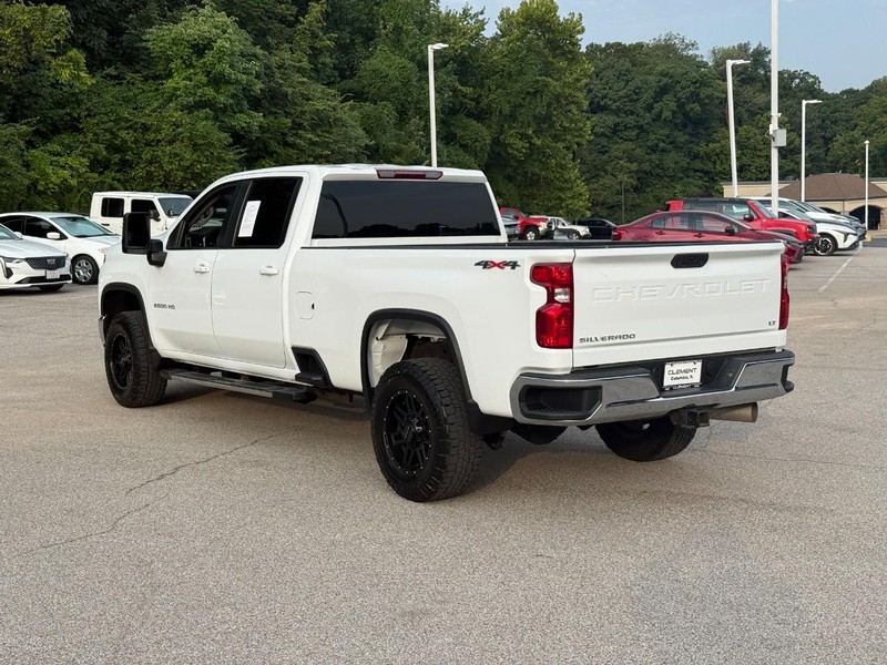 Chevrolet Silverado 2500HD Vehicle Full-screen Gallery Image 3