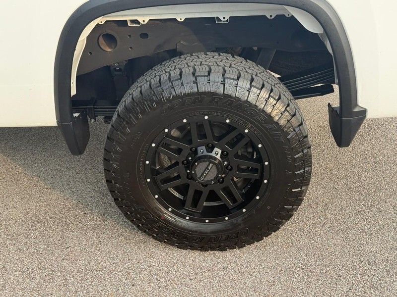 Chevrolet Silverado 2500HD Vehicle Full-screen Gallery Image 4