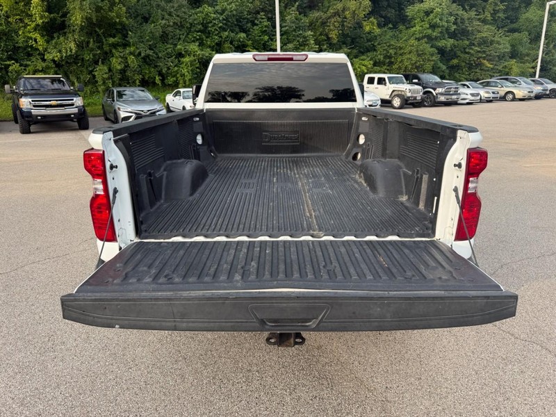 Chevrolet Silverado 2500HD Vehicle Full-screen Gallery Image 5