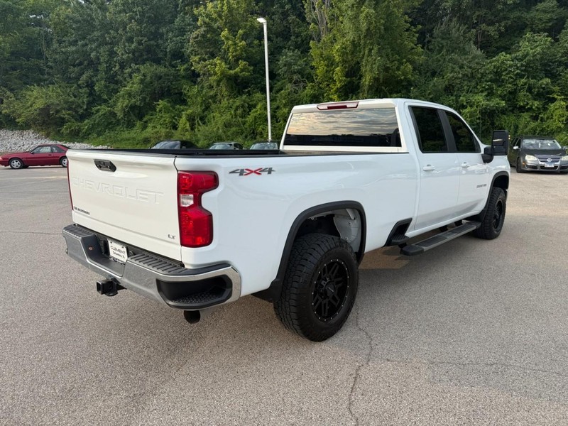 Chevrolet Silverado 2500HD Vehicle Full-screen Gallery Image 7