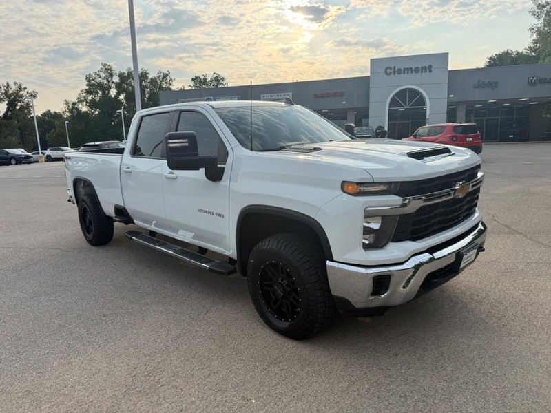 Chevrolet Silverado 2500HD Vehicle Full-screen Gallery Image 8