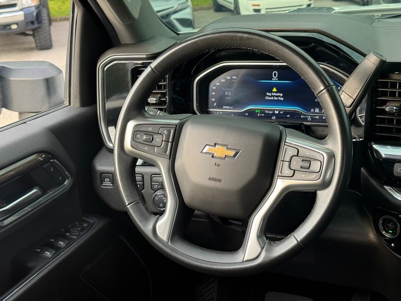 Chevrolet Silverado 2500HD Vehicle Full-screen Gallery Image 12