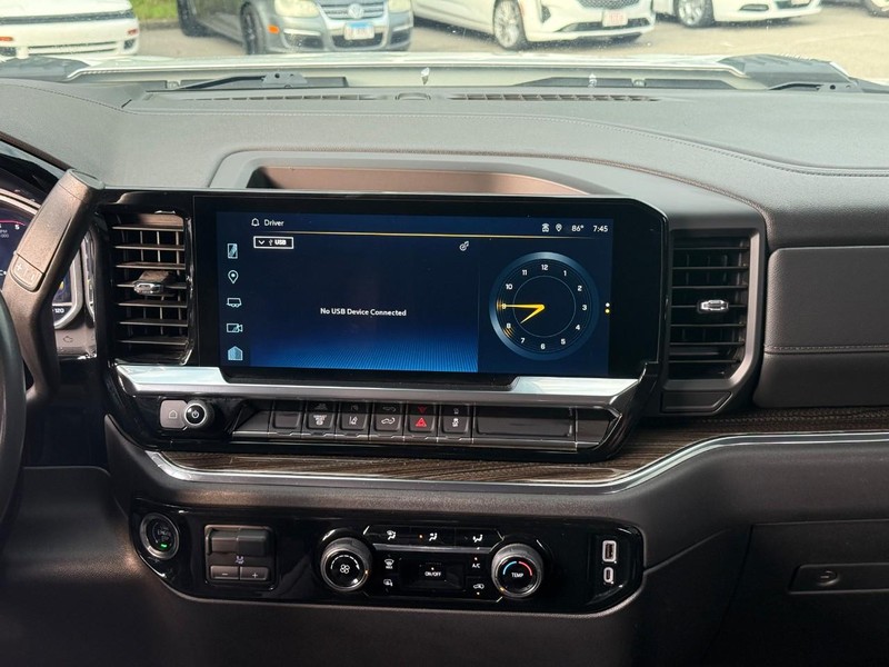 Chevrolet Silverado 2500HD Vehicle Full-screen Gallery Image 13