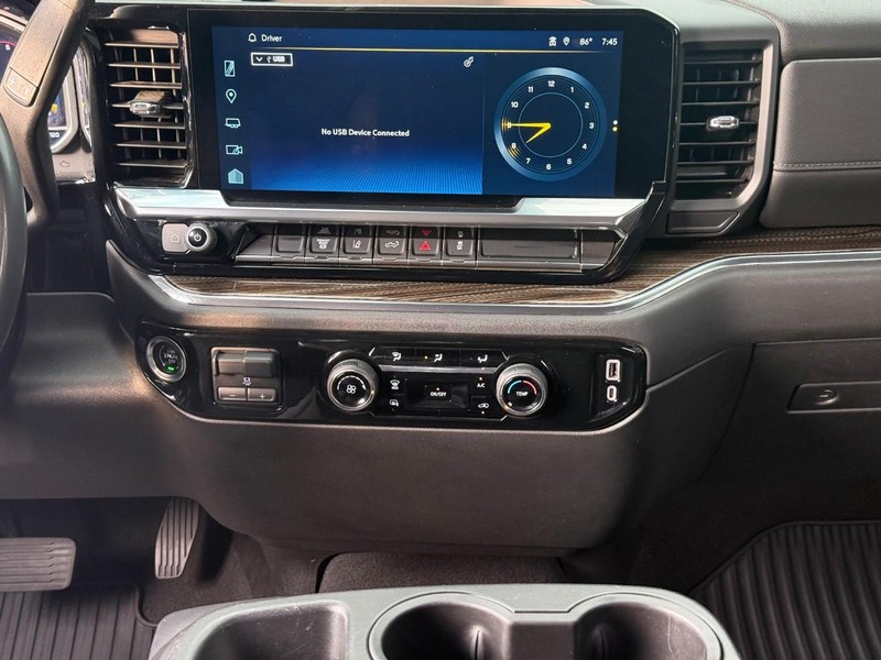 Chevrolet Silverado 2500HD Vehicle Full-screen Gallery Image 14