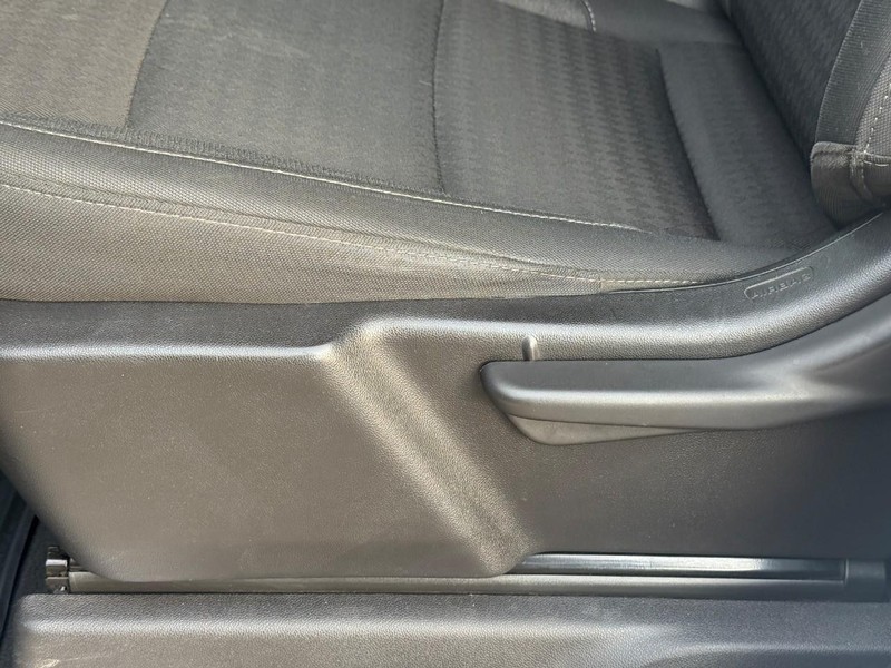Chevrolet Silverado 2500HD Vehicle Full-screen Gallery Image 17