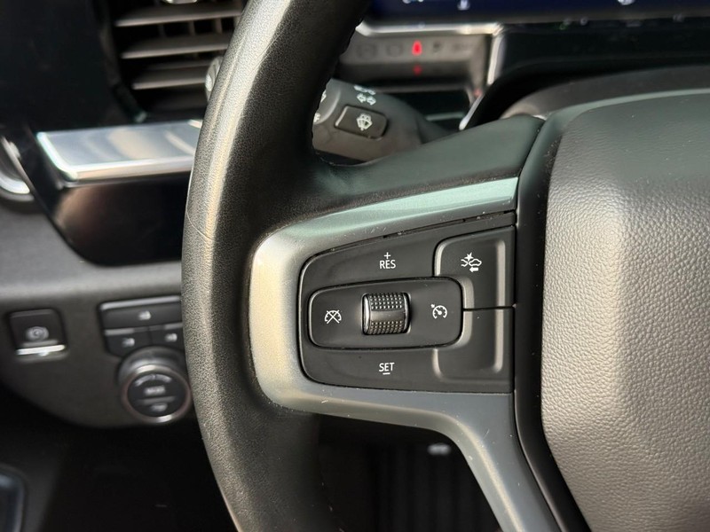Chevrolet Silverado 2500HD Vehicle Full-screen Gallery Image 18