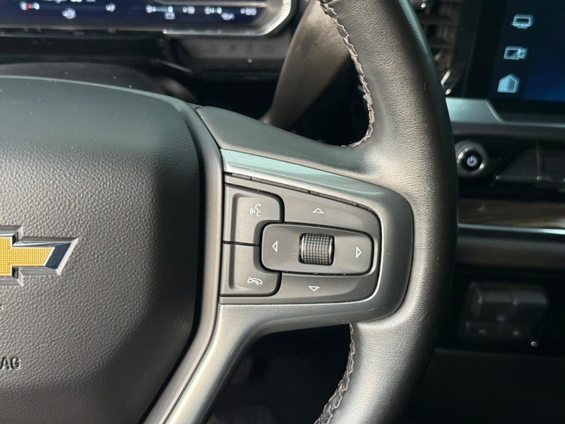 Chevrolet Silverado 2500HD Vehicle Full-screen Gallery Image 19