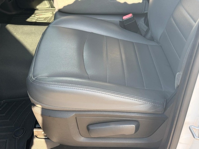 Ram 1500 Vehicle Full-screen Gallery Image 12