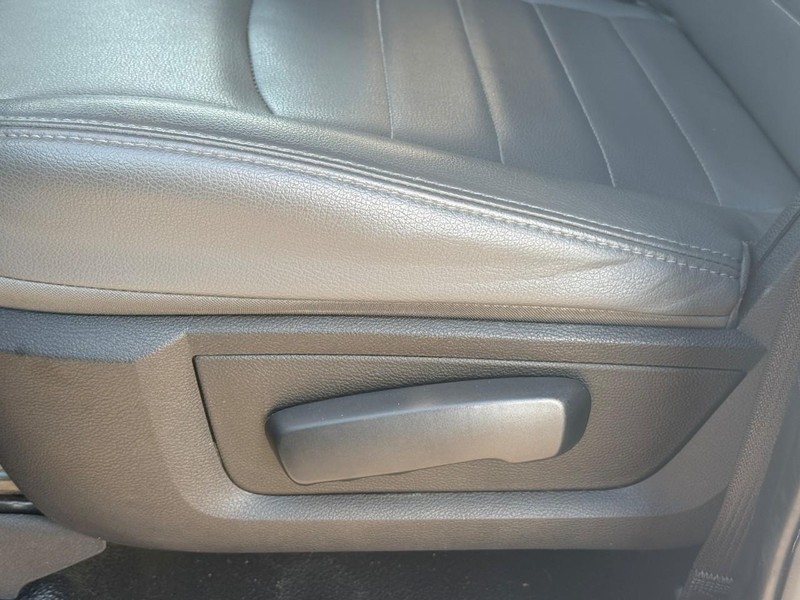 Ram 1500 Vehicle Full-screen Gallery Image 13
