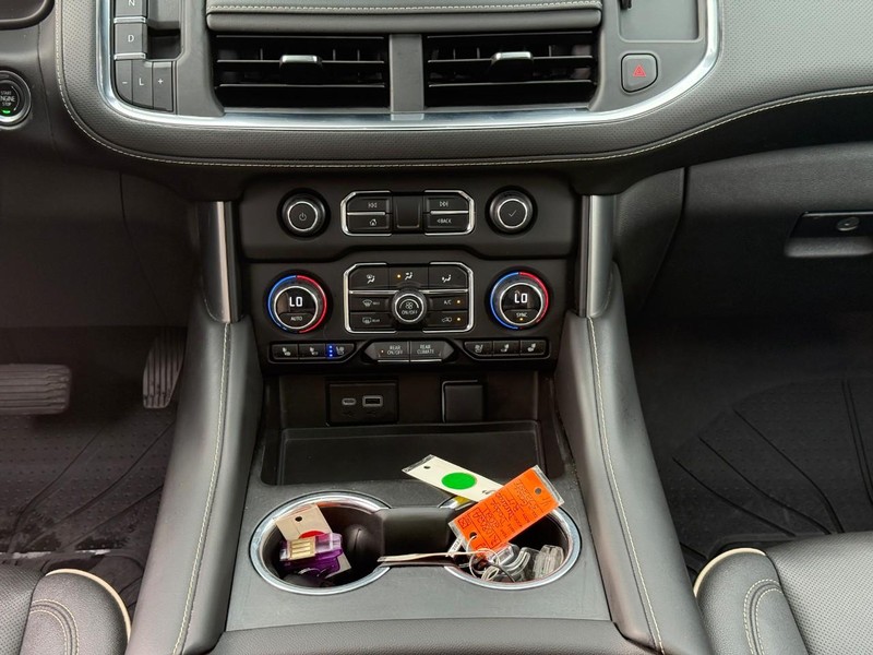 Chevrolet Tahoe Vehicle Full-screen Gallery Image 12