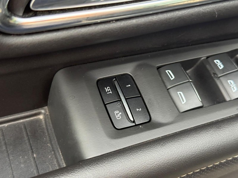 Chevrolet Tahoe Vehicle Full-screen Gallery Image 14