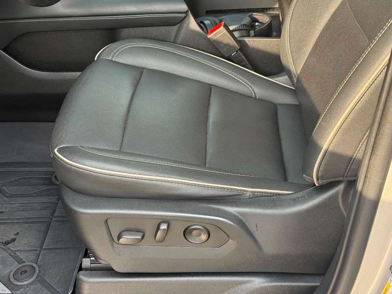 Chevrolet Tahoe Vehicle Full-screen Gallery Image 15