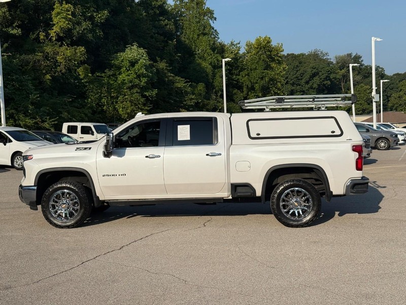 Chevrolet Silverado 2500HD Vehicle Full-screen Gallery Image 2