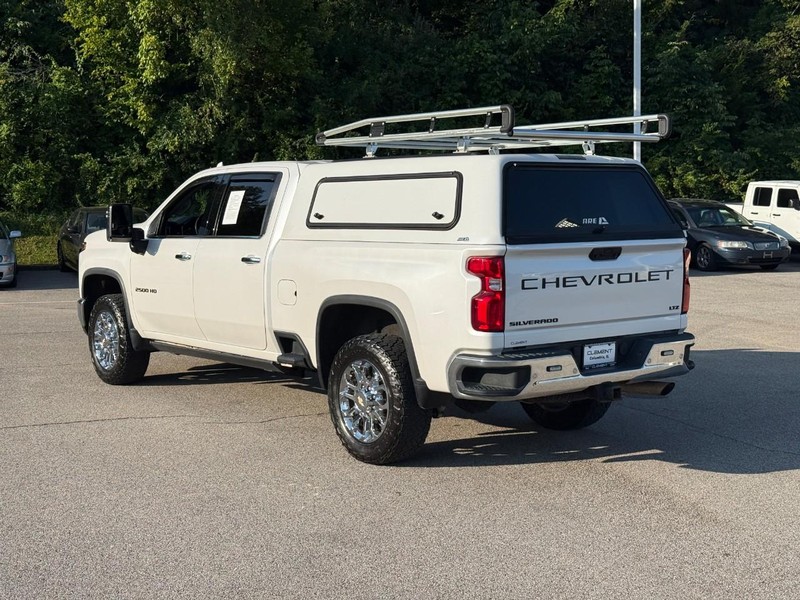Chevrolet Silverado 2500HD Vehicle Full-screen Gallery Image 3