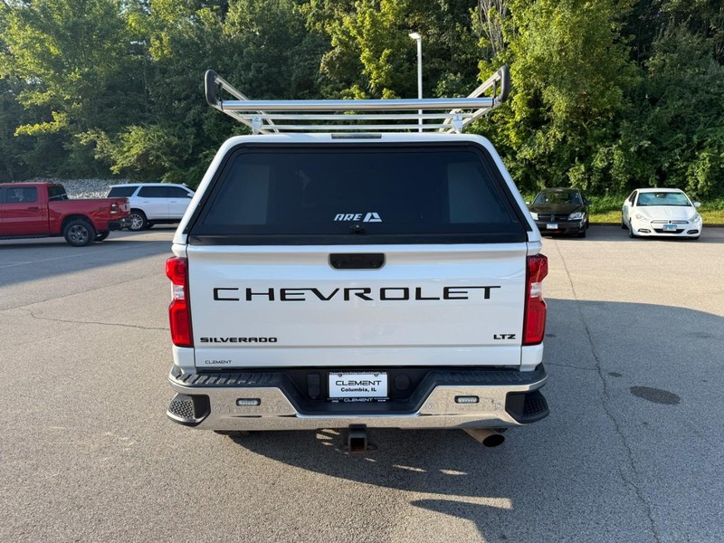 Chevrolet Silverado 2500HD Vehicle Full-screen Gallery Image 6
