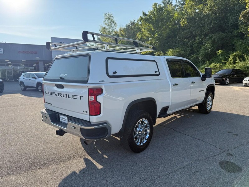 Chevrolet Silverado 2500HD Vehicle Full-screen Gallery Image 7