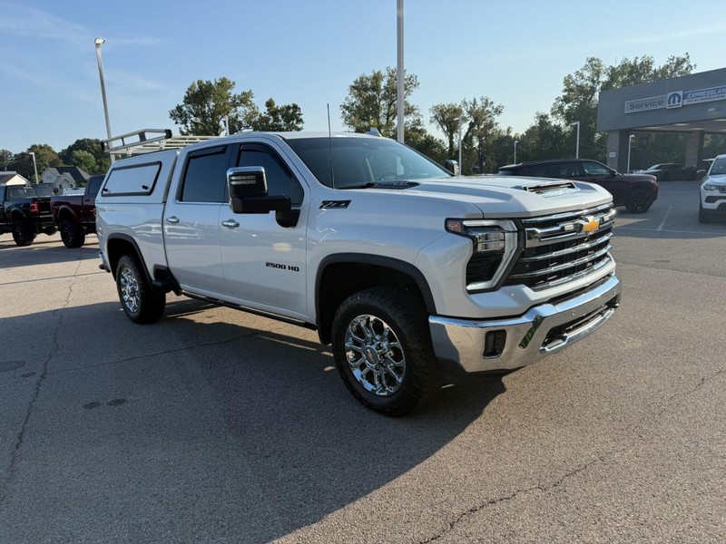 Chevrolet Silverado 2500HD Vehicle Full-screen Gallery Image 8