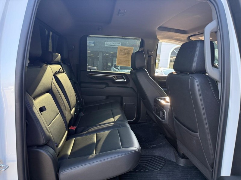 Chevrolet Silverado 2500HD Vehicle Full-screen Gallery Image 10