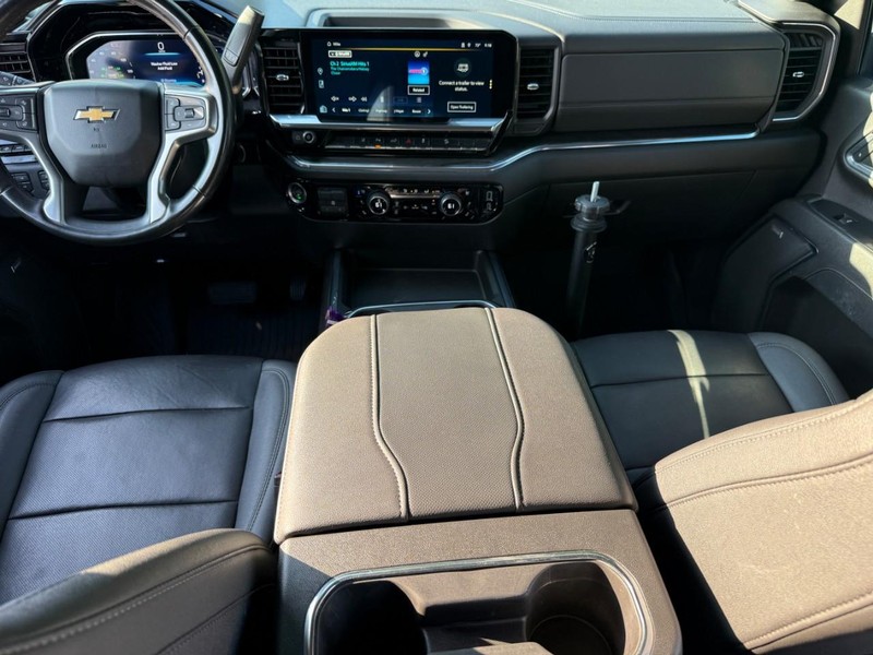 Chevrolet Silverado 2500HD Vehicle Full-screen Gallery Image 11