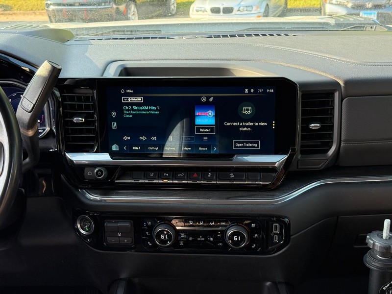 Chevrolet Silverado 2500HD Vehicle Full-screen Gallery Image 13