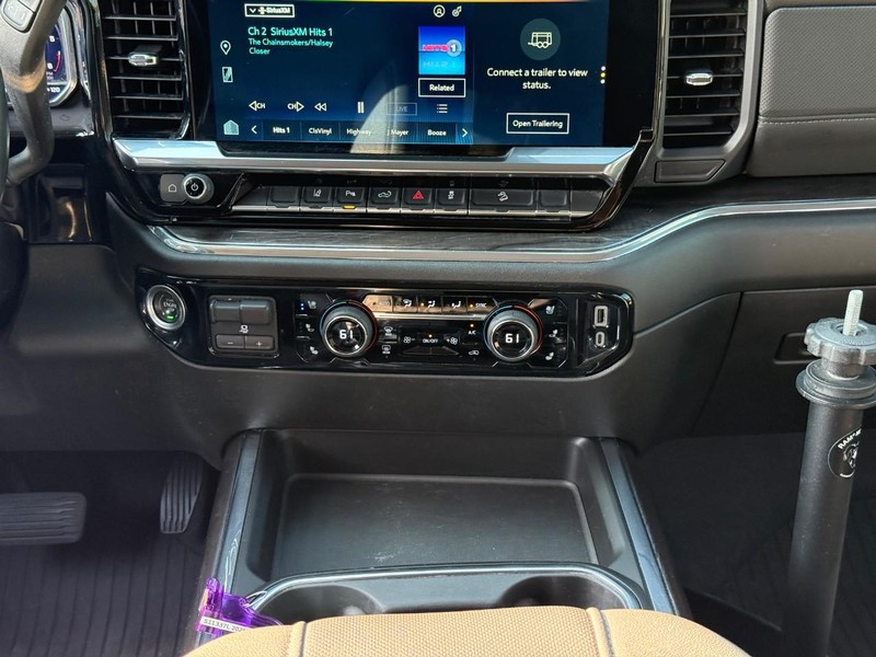 Chevrolet Silverado 2500HD Vehicle Full-screen Gallery Image 14