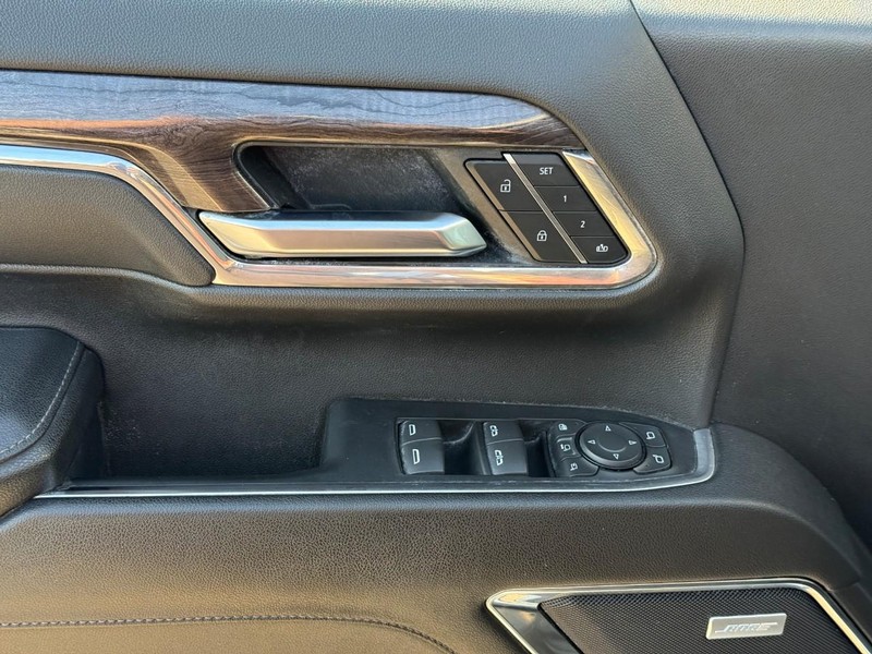 Chevrolet Silverado 2500HD Vehicle Full-screen Gallery Image 15