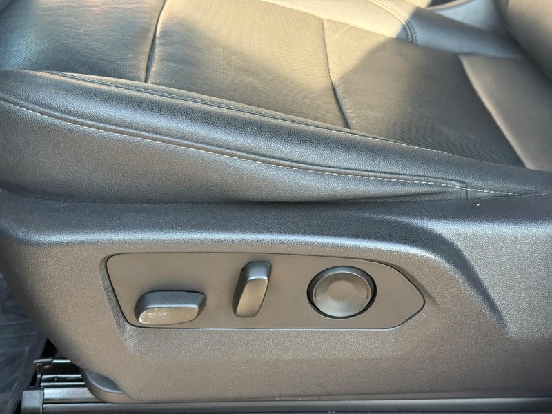 Chevrolet Silverado 2500HD Vehicle Full-screen Gallery Image 18