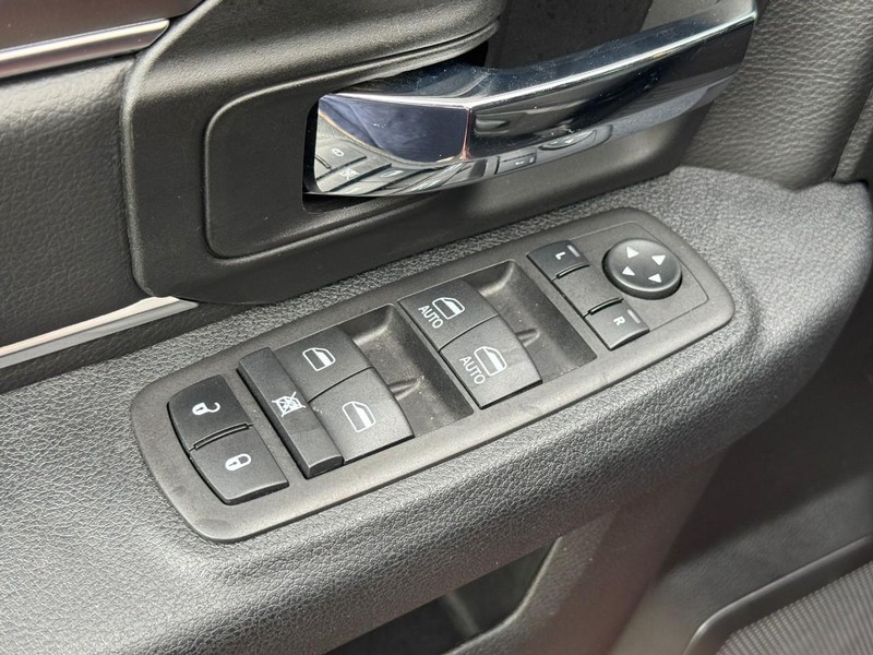 Ram 1500 Classic Vehicle Image 15