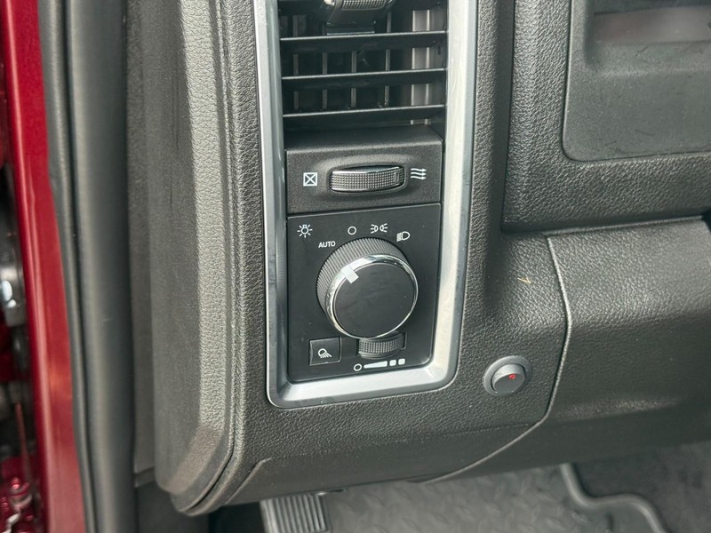Ram 1500 Classic Vehicle Image 18