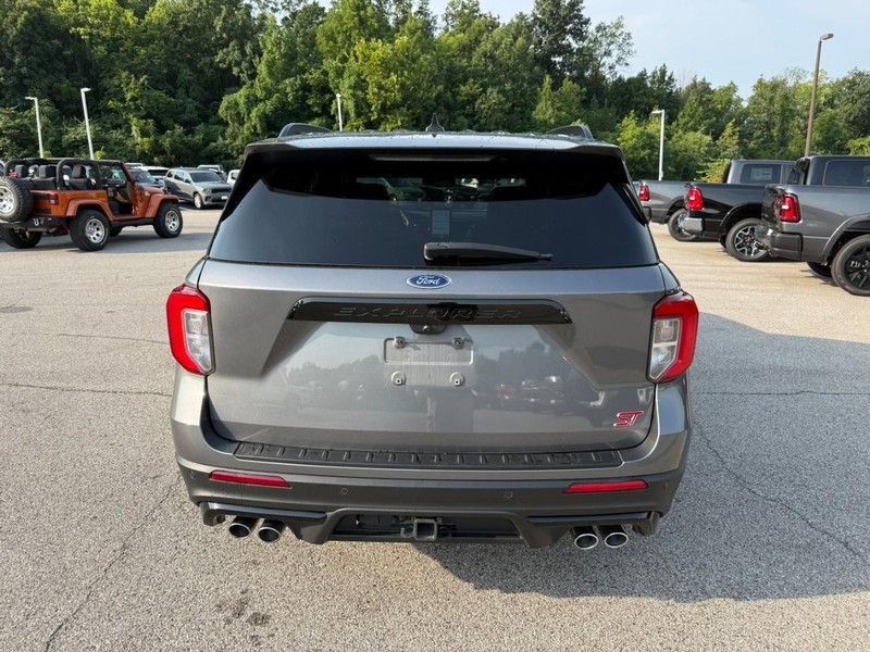 Ford Explorer Vehicle Image 09