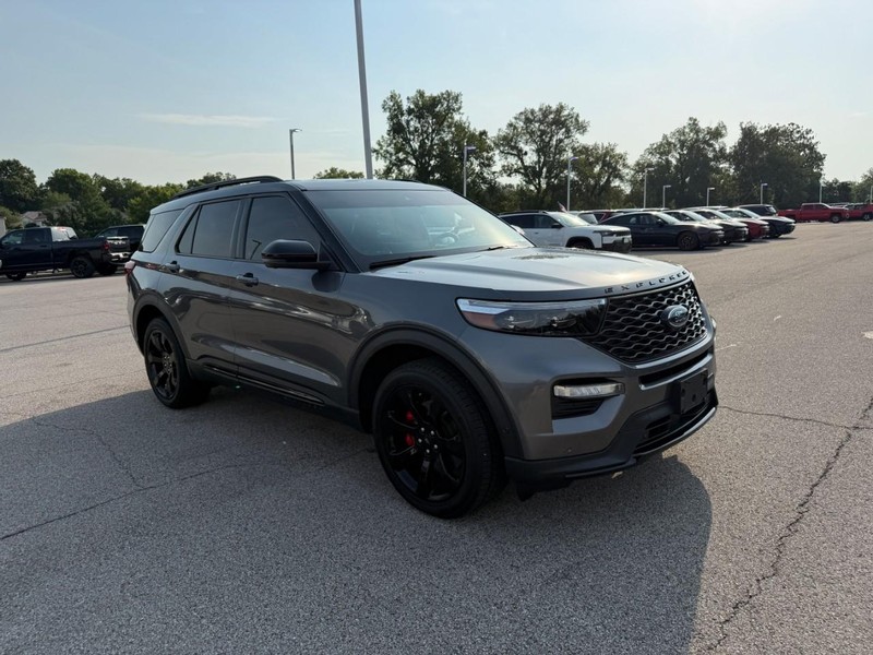 Ford Explorer Vehicle Image 12