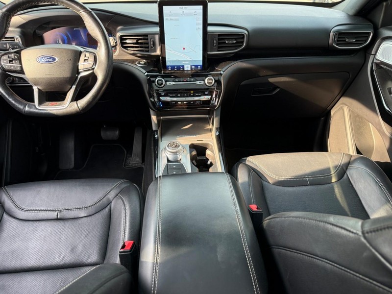 Ford Explorer Vehicle Image 15