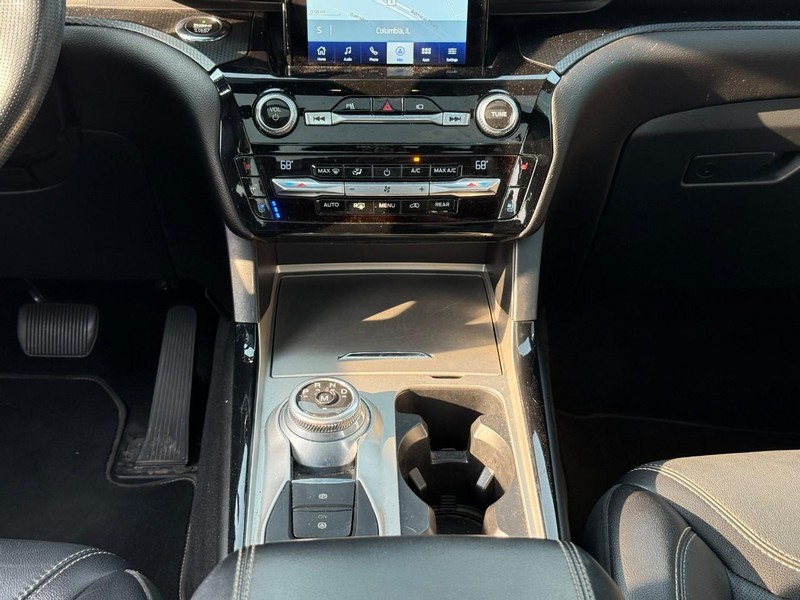 Ford Explorer Vehicle Image 19