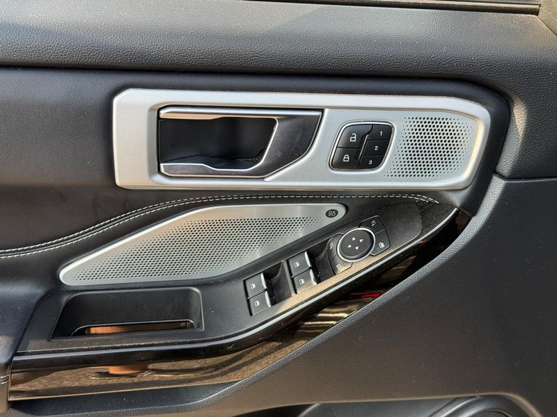 Ford Explorer Vehicle Image 20