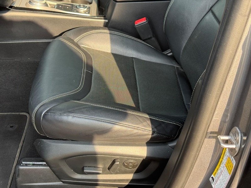 Ford Explorer Vehicle Image 22