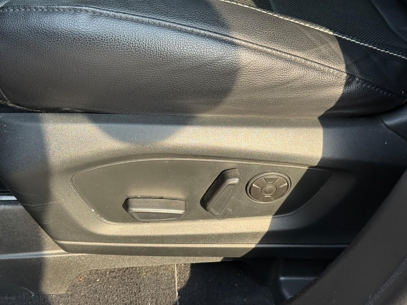 Ford Explorer Vehicle Image 23