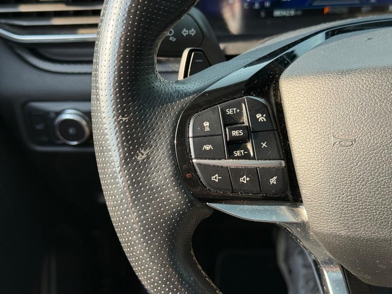 Ford Explorer Vehicle Image 24