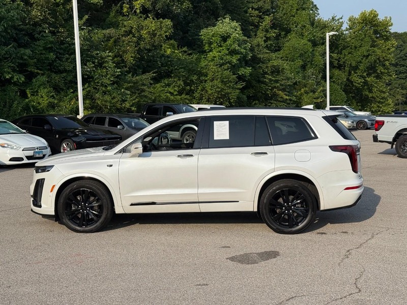 Cadillac XT6 Vehicle Full-screen Gallery Image 02