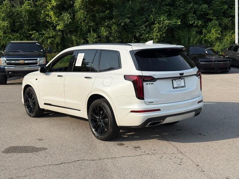 Cadillac XT6 Vehicle Full-screen Gallery Image 03