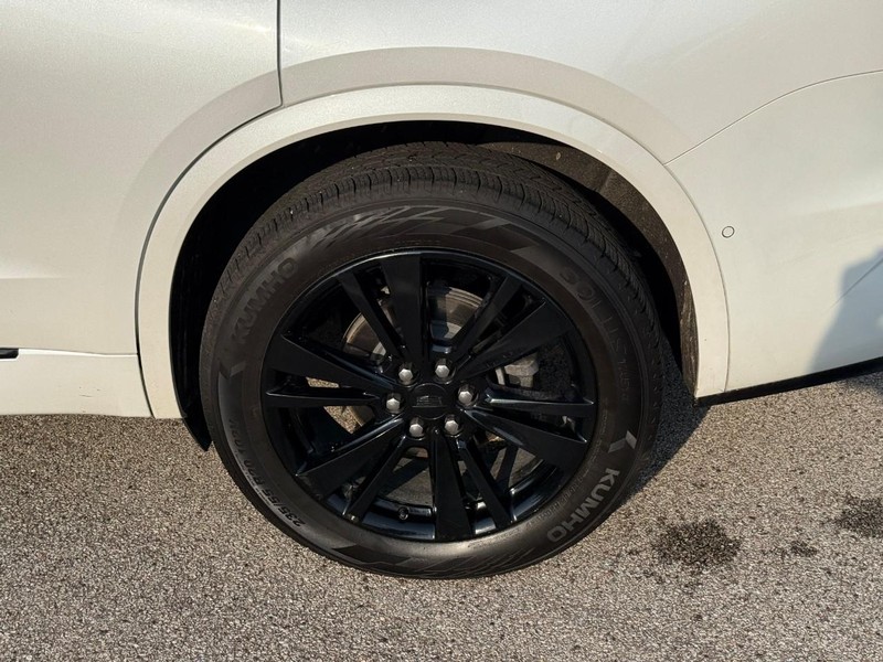 Cadillac XT6 Vehicle Full-screen Gallery Image 04