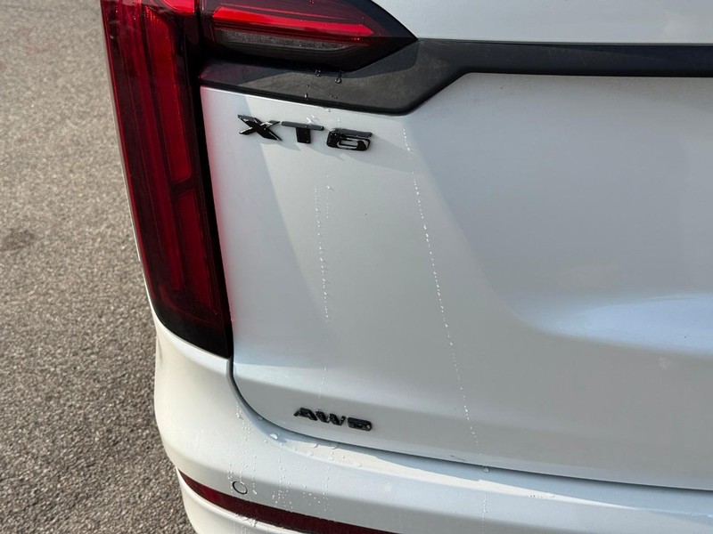Cadillac XT6 Vehicle Full-screen Gallery Image 05