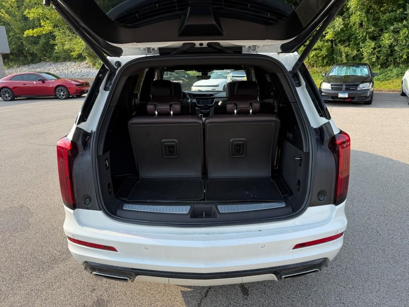 Cadillac XT6 Vehicle Full-screen Gallery Image 06
