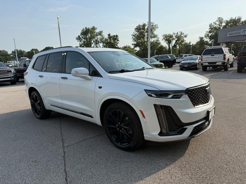 Cadillac XT6 Vehicle Full-screen Gallery Image 09