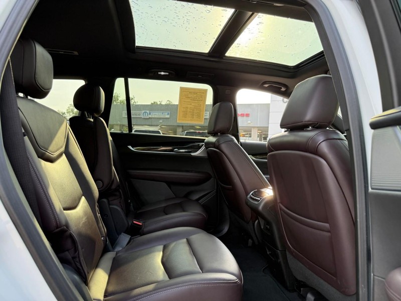 Cadillac XT6 Vehicle Full-screen Gallery Image 11