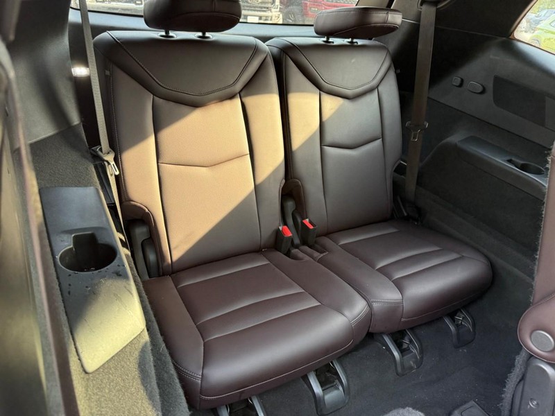 Cadillac XT6 Vehicle Full-screen Gallery Image 12